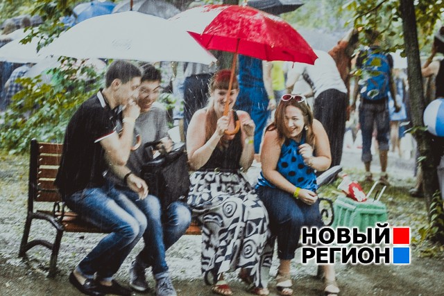 Фестиваль «Усадьба Jazz» в Екатеринбурге превратился в конкурс мокрых маек (ФОТО) / Тысячи гостей не спугнул даже мощный ливень