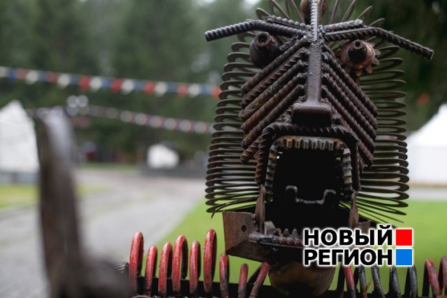В ЦПКиО появился Путин на «Запорожце» – стартовал фестиваль скульптур из металлолома (ФОТО)
