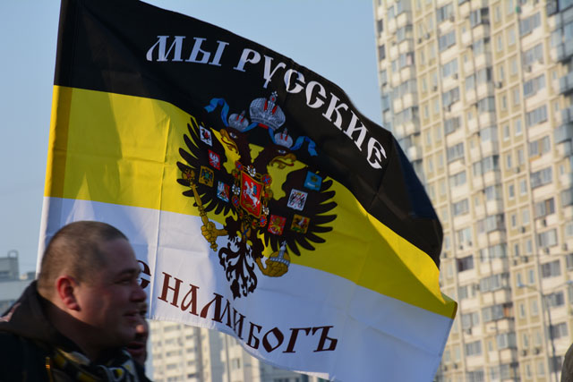 «Русский марш» объединил сторонников и противников Новороссии / В Люблино задержаны около 40 человек. Фоторепортаж