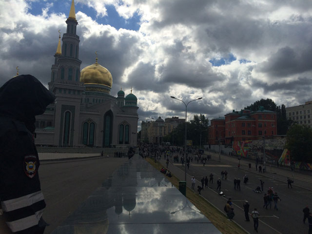 Ураза-байрам в Москве (ФОТО) / На главной площадке российской столицы прошла праздничная молитва