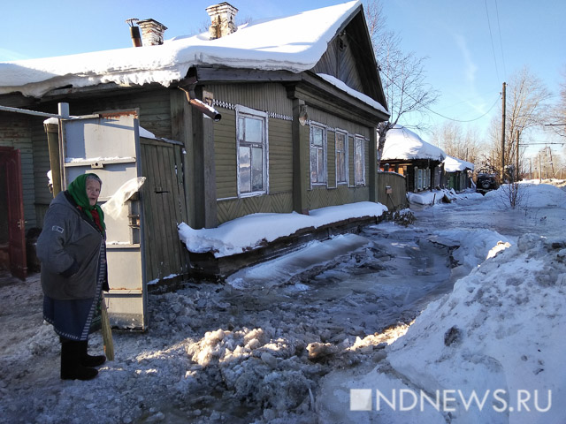 Коммунальная авария на Татищева – жители второй день откачивают воду из затопленных подвалов (ФОТО)