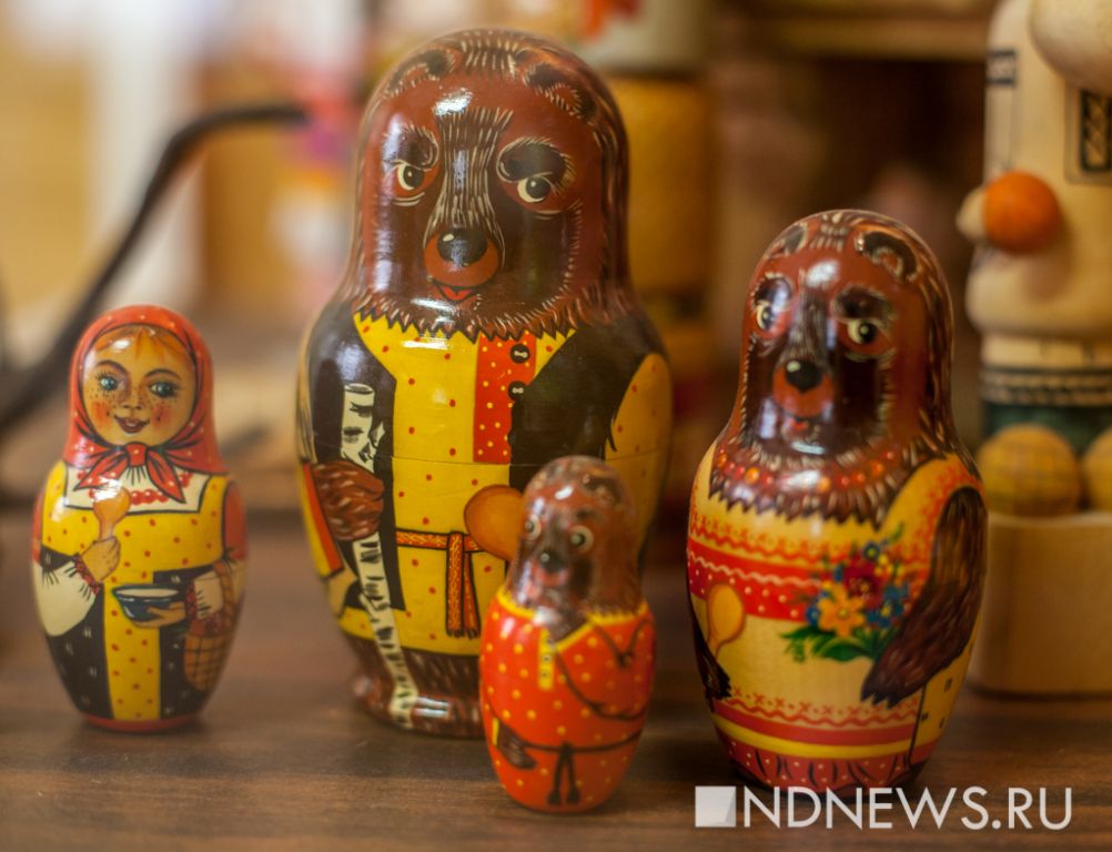 Две с половиной тысячи кукол ищут новый дом – их выселяют из музея (ФОТО)