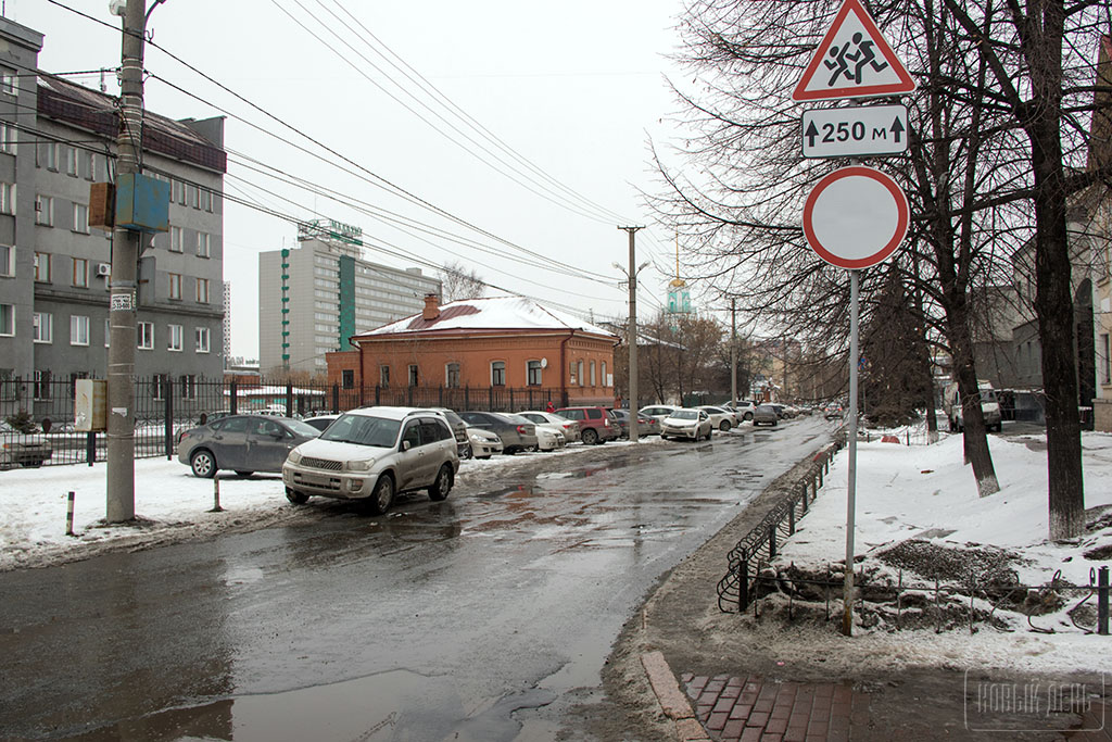 Челябинск теряет 200 млн в год из-за неумения организовать парковки / При этом город уже превратился в сплошную автостоянку (ФОТО)
