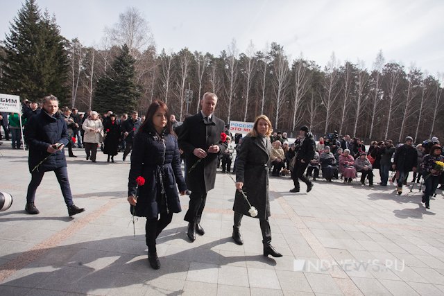 В Екатеринбурге прошел траурный митинг памяти жертв теракта в Санкт-Петербурге (ФОТО)