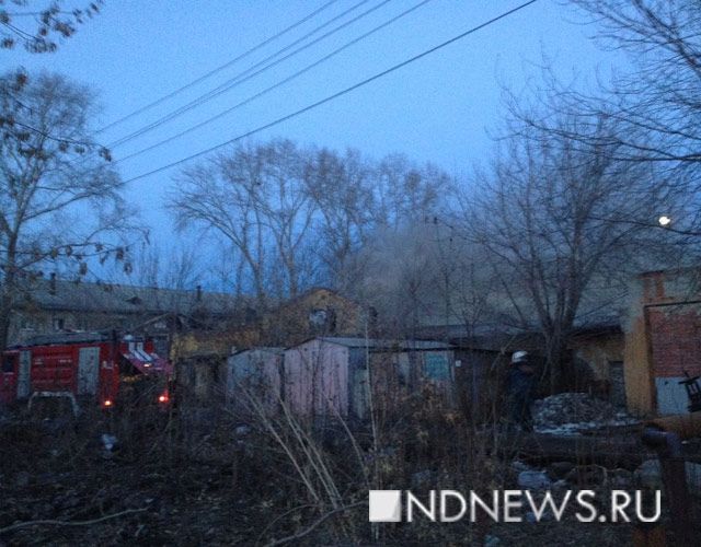 Подростки устроили пожар рядом с территорией завода гражданской авиации (ФОТО)