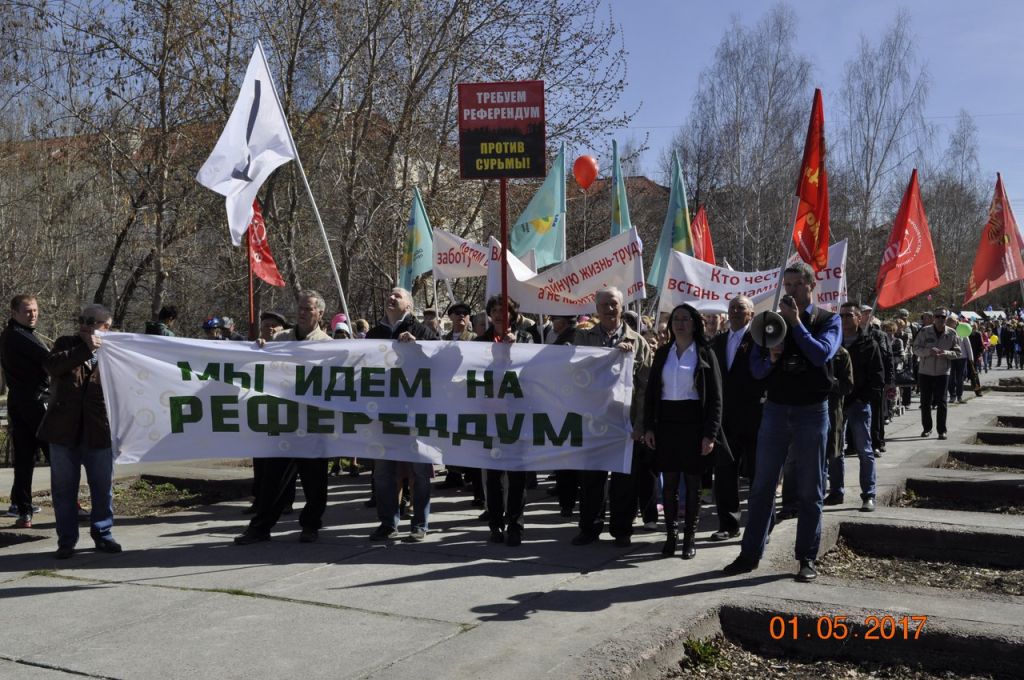 Первомайская демонстрация в Асбесте обернулась антисурьмяным протестом (ФОТО)