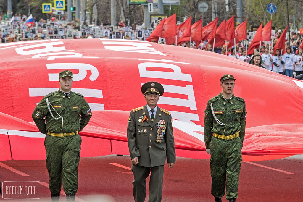 «Смотри в глаза солдата...» Бессмертный полк-2017 в Челябинске собрал около 80 тысяч человек (ФОТО)