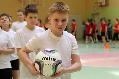 Гимназистам в Екатеринбурге заменили физкультуру футболом (ФОТО)