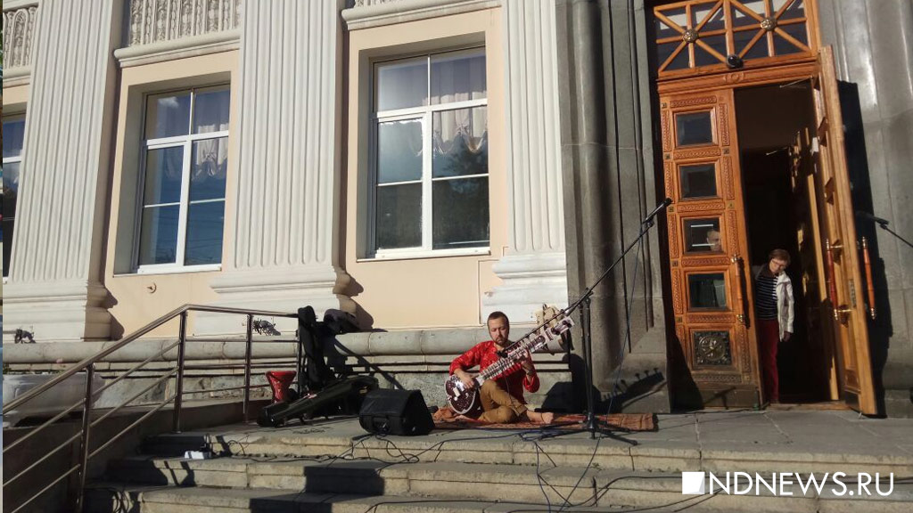 Екатеринбург пел и танцевал до утра: Ural Music Night посетили тысячи людей (ФОТО)