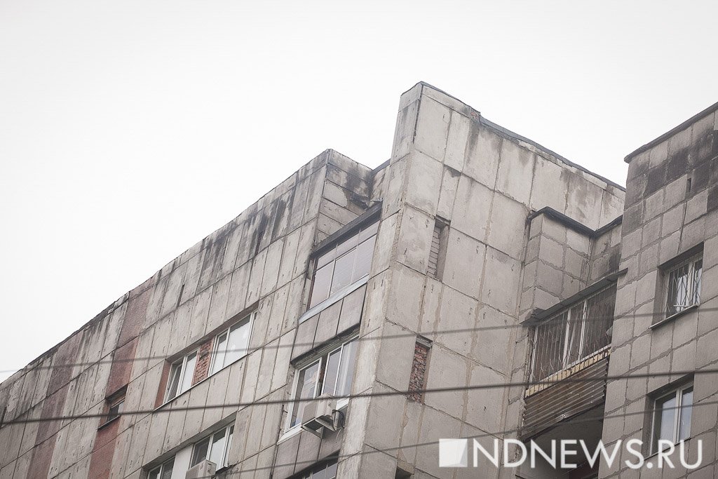 «Долой трущобы» и трусы на балконе: где в Екатеринбурге «реновация» фасадов точно не поможет (ФОТО, КАРТА)