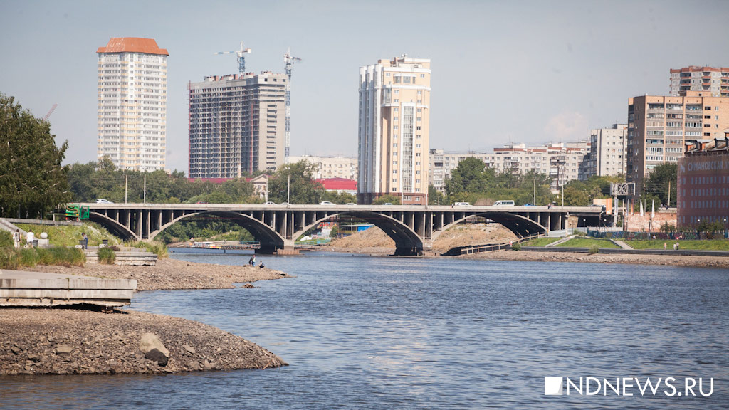 Рубят деревья, возят камни: как идет реконструкция Макаровского моста (ФОТО)