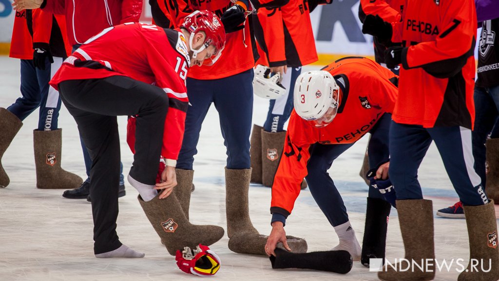 Футбольный «Урал» уступил хоккейному «Автомобилисту» в самом странном и смешном матче года (ФОТО)