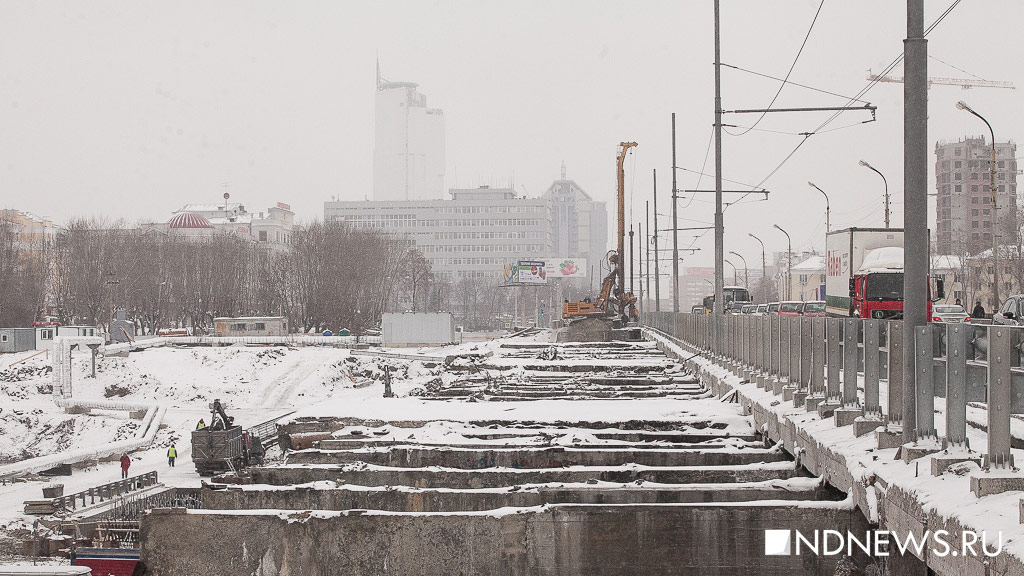 Одну треть Макаровского моста уже почти разобрали (ФОТО)