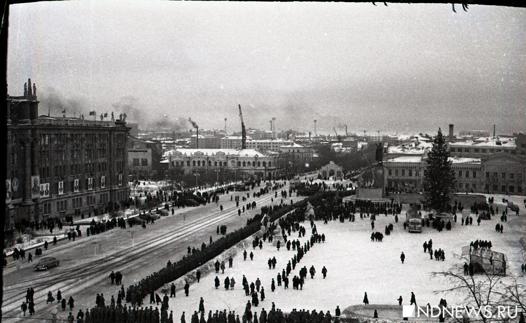 «Перед елкой все равны». Ретроспектива празднования Нового года в России (ФОТО, ИНФОГРАФИКА)