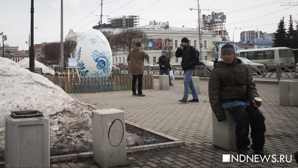 В Екатеринбурге у церквей фотографируют яйца (ФОТО)