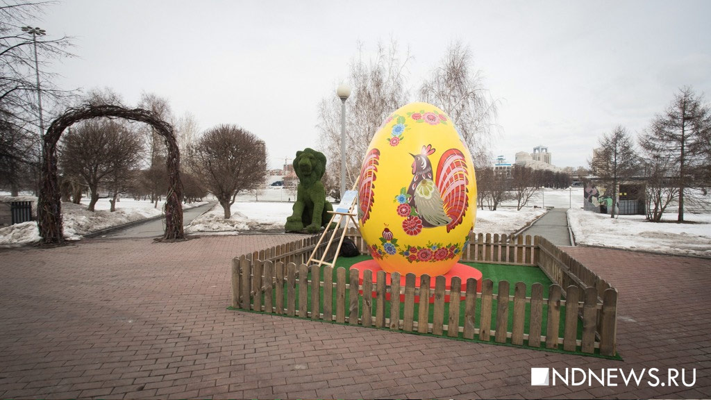 В Екатеринбурге у церквей фотографируют яйца (ФОТО)