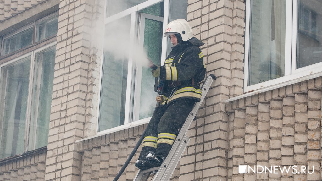 Положение Жанны Д`Арк и эксперимент с сосисками: школьников учат пожарной безопасности после «Зимней вишни» (ФОТО)