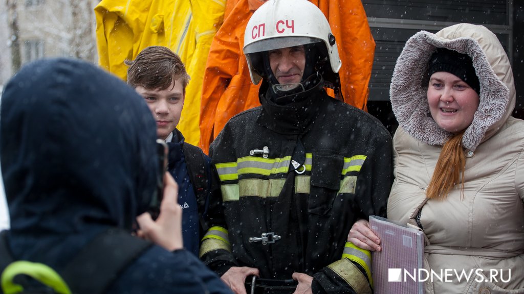 Положение Жанны Д`Арк и эксперимент с сосисками: школьников учат пожарной безопасности после «Зимней вишни» (ФОТО)