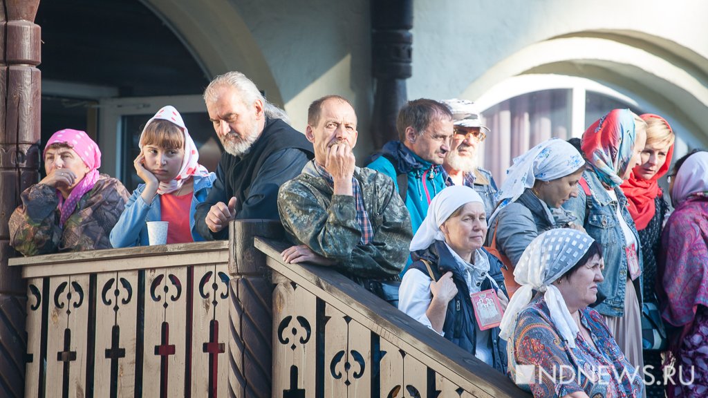 «Все будут пиариться, а вы не верьте». В Екатеринбурге прошел 100-тысячный крестный ход в честь 100-летия расстрела Романовых (ФОТО, ВИДЕО)
