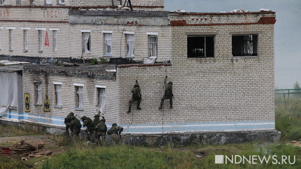 Припрятали танки и захватили «террористов»: в Екатеринбурге срежиссировали военную операцию (ФОТО)