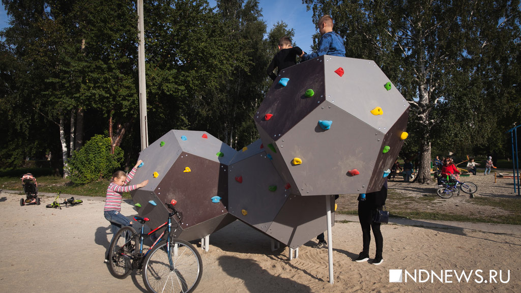 В екатеринбургском парке энергетики открыли игровой городок со скалодромом-додекаэдром (ФОТО)