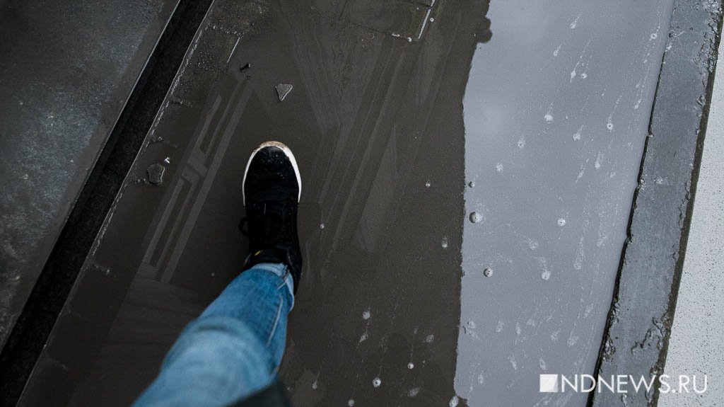 Над головой сугробы, под ногами грязь: как выглядит весенний Екатеринбург (ФОТО)