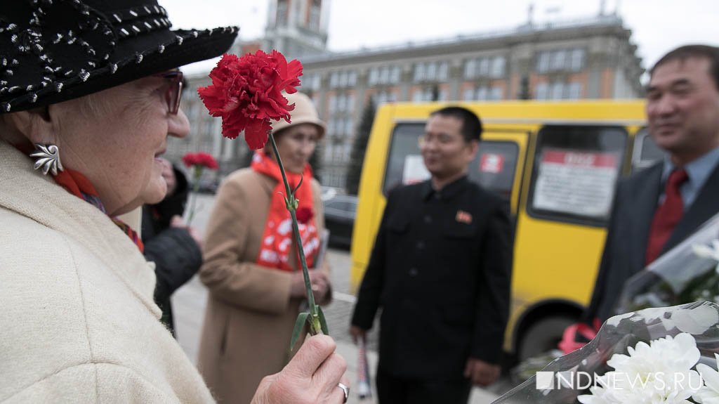 На день рождения Ленина в Екатеринбурге пришли строители из Северной Кореи (ФОТО)