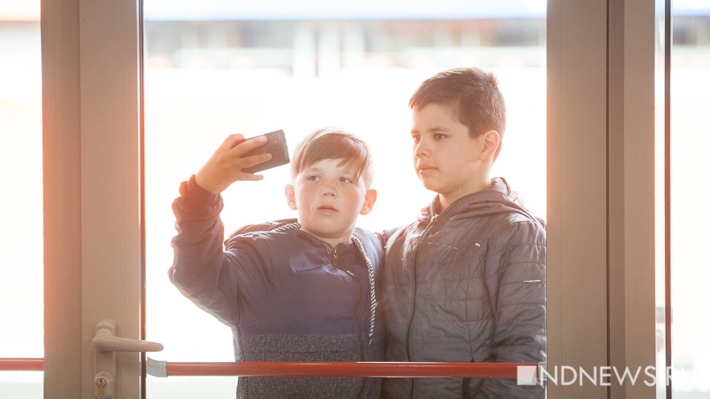 Юным футболистам из детских домов Урала показали Екатеринбург-арену из ложи губернатора (ФОТО)