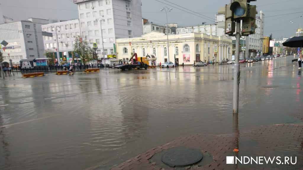На Екатеринбург обрушился ливень с градом (ФОТО, ВИДЕО)