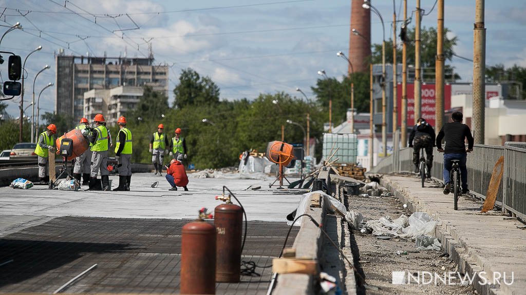 «Закончили бы строительный – знали бы», – чиновники объяснили, почему в Екатеринбурге долго ремонтируют мосты (ФОТО)