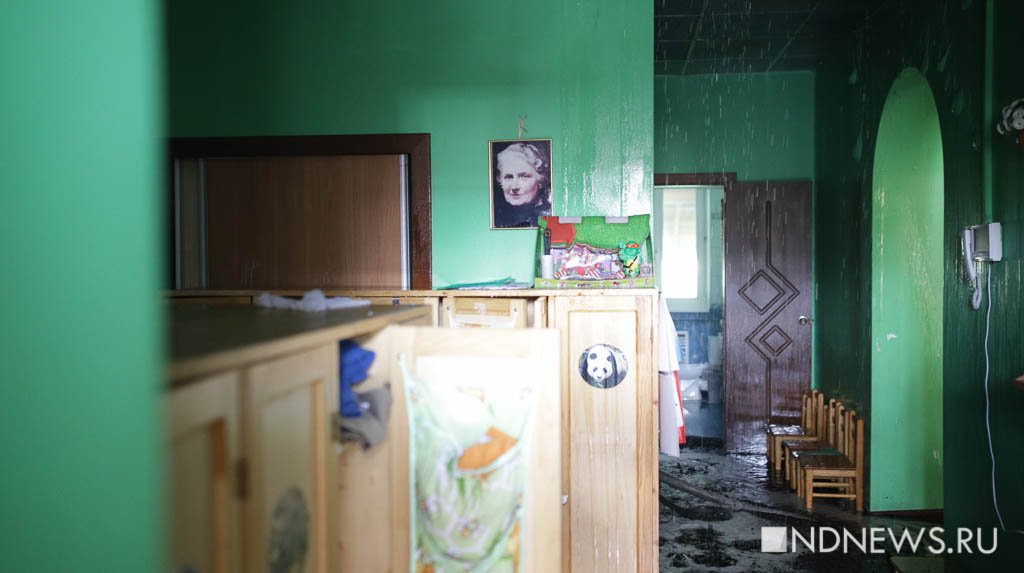 Пожар в детском саду на Викулова начался с мансарды (ФОТО)