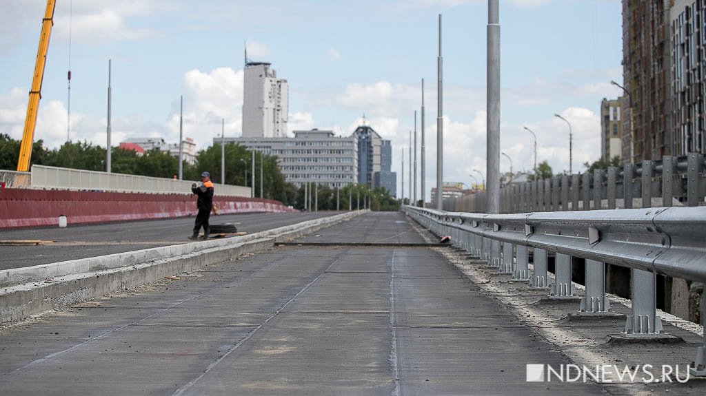 1 июля откроют. Макаровский мост утки. Матросы на Макаровском мосту.