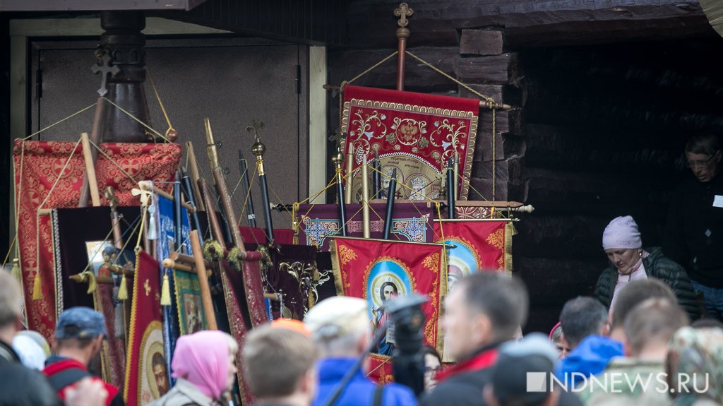 Депутаты, миллиардеры, пранкеры и обычный люд – крестным ходом в память о Николае II прошли 60 тысяч человек (ФОТО, ВИДЕО)