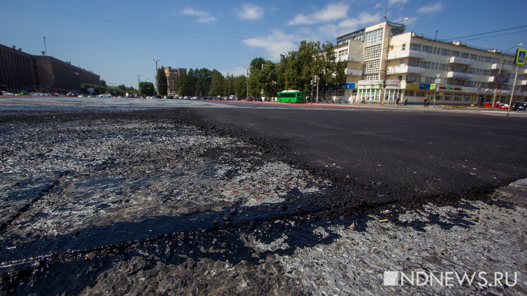 Коммунальщики в Екатеринбурге испортили работу уличного художника (ФОТО)