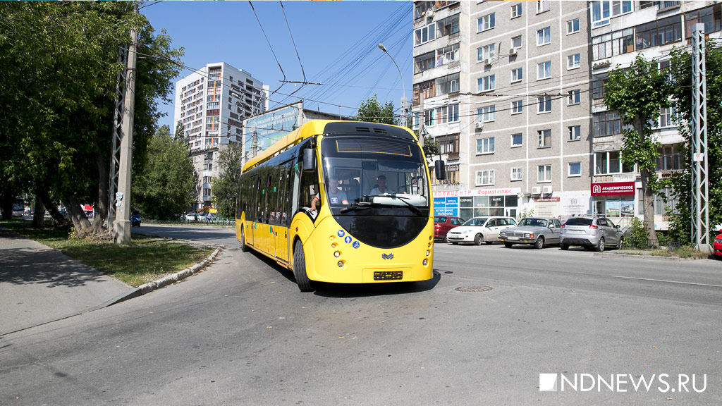 Пассажиры боятся, но кайфуют, гаишники – тормозят. В Екатеринбурге тестируют электробус (ВИДЕО, ФОТО)