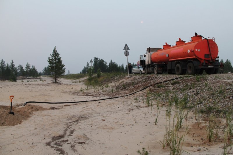 В Радужном опять пытаются воровать нефть из трубы (ФОТО)