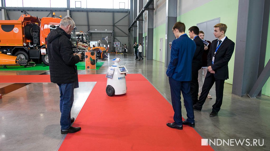 Бильярд, матрешки, роботы: чем завлекают на специализированную выставку «Дорога-2019» (ФОТО)