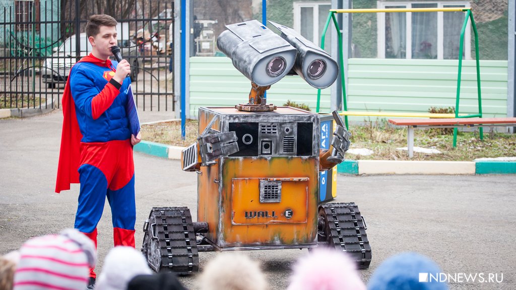 Депутат, робот Валл-И и Супермен учат екатеринбургских дошкольников раздельному сбору мусора (ФОТО)