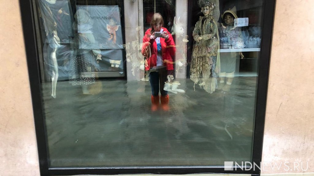 В Венецию пришло новое наводнение, площадь Святого Марка закрыта для туристов (ФОТО, ВИДЕО)