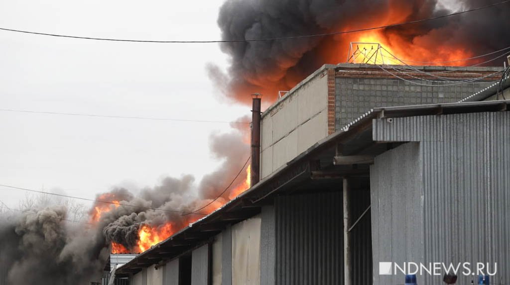 На Эльмаше прогремели взрывы на заводе лакокрасочных изделий (ФОТО, ВИДЕО)