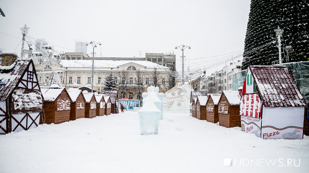 Ледовый городок в центре Екатеринбурга начали демонтировать (ФОТО)