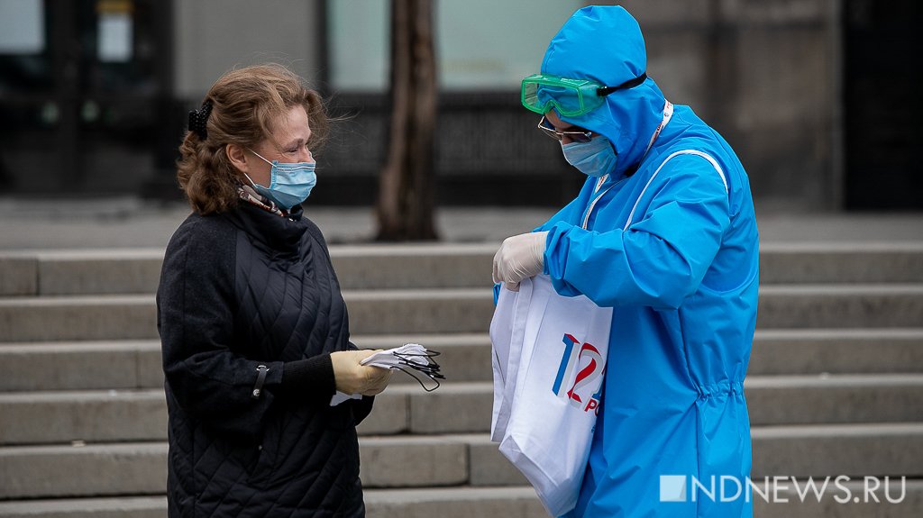 В Екатеринбурге начали бесплатно раздавать маски (ФОТО)