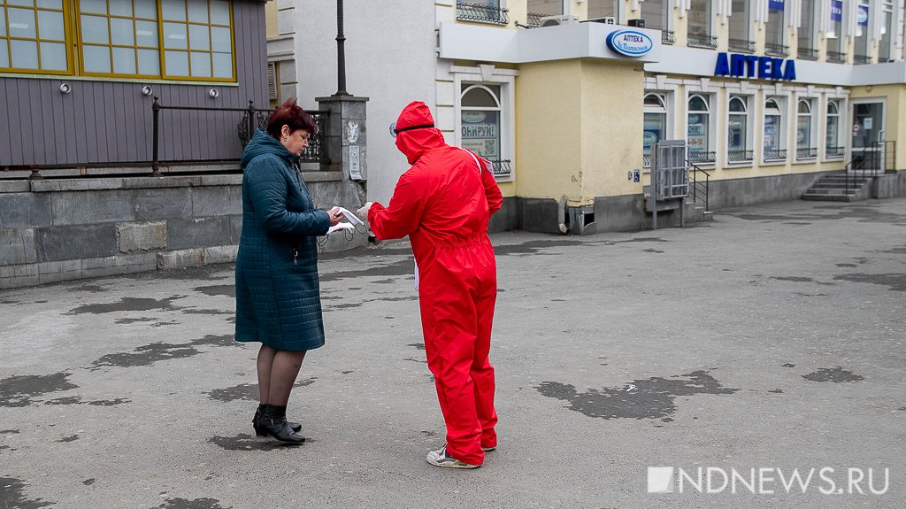 В Екатеринбурге начали бесплатно раздавать маски (ФОТО)