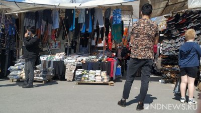 Министр АПК посоветовал уральцам покупать одежду на рынках, пока закрыты ТЦ