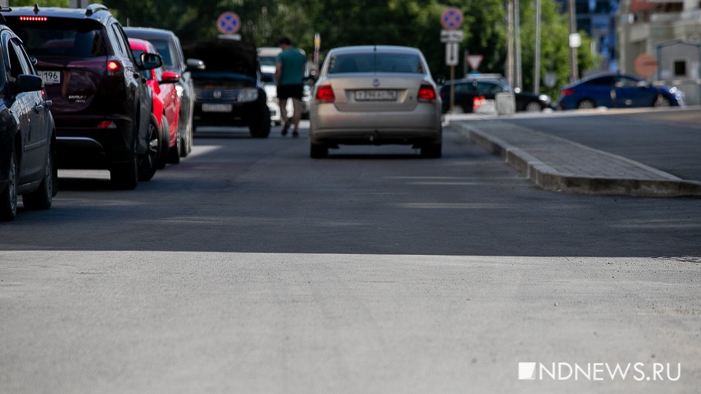 Администрация Екатеринбурга потратит 160 миллионов на ремонт идеально ровной дороги (ФОТО)