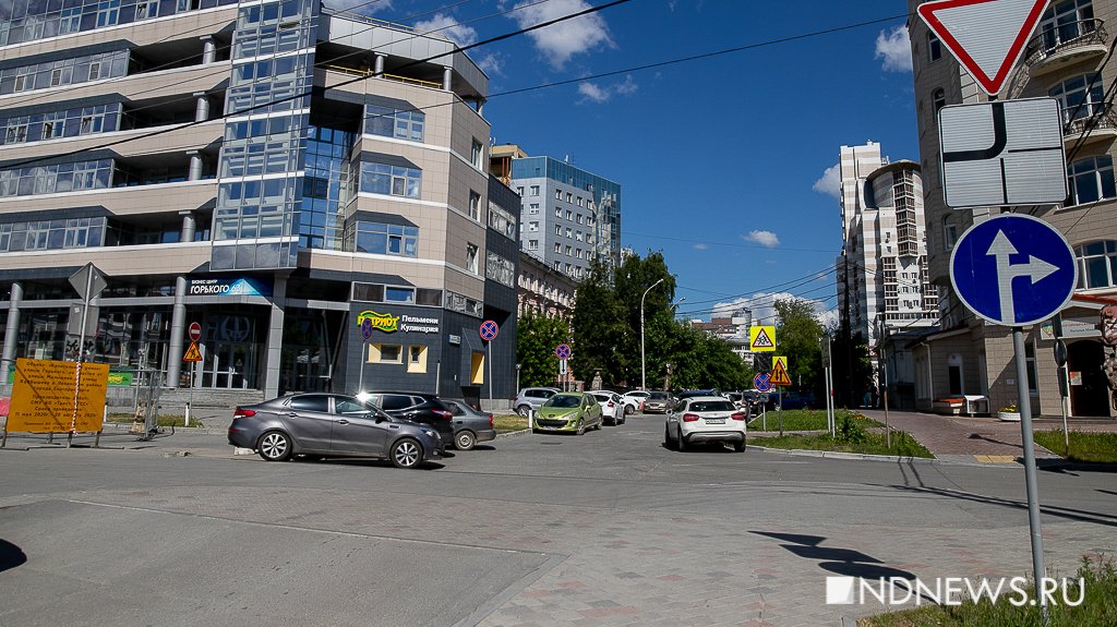 Администрация Екатеринбурга потратит 160 миллионов на ремонт идеально ровной дороги (ФОТО)