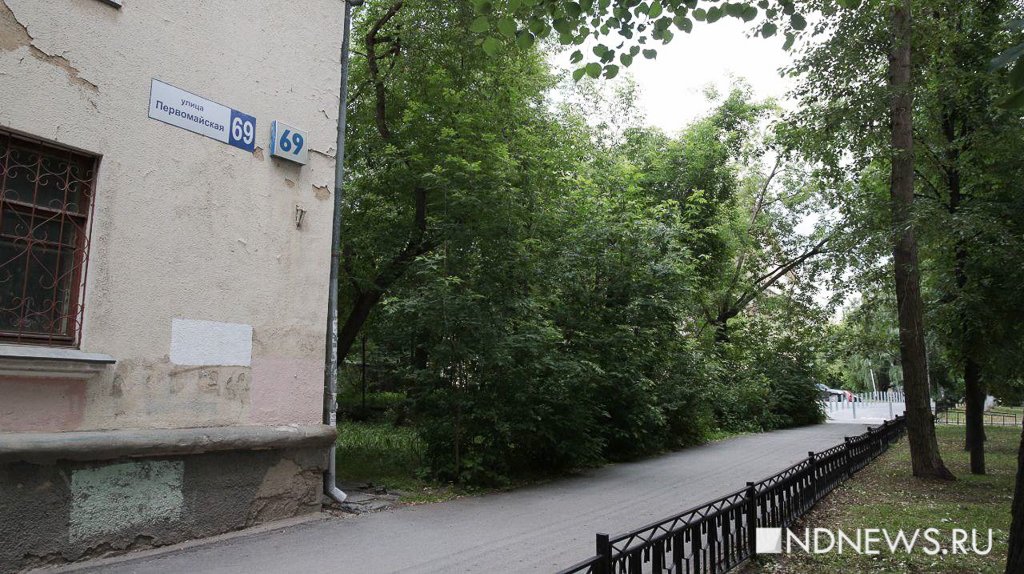 Мэрия отмежевала участок между жилой сталинкой и баней-памятником. Что там будет? (ФОТО)