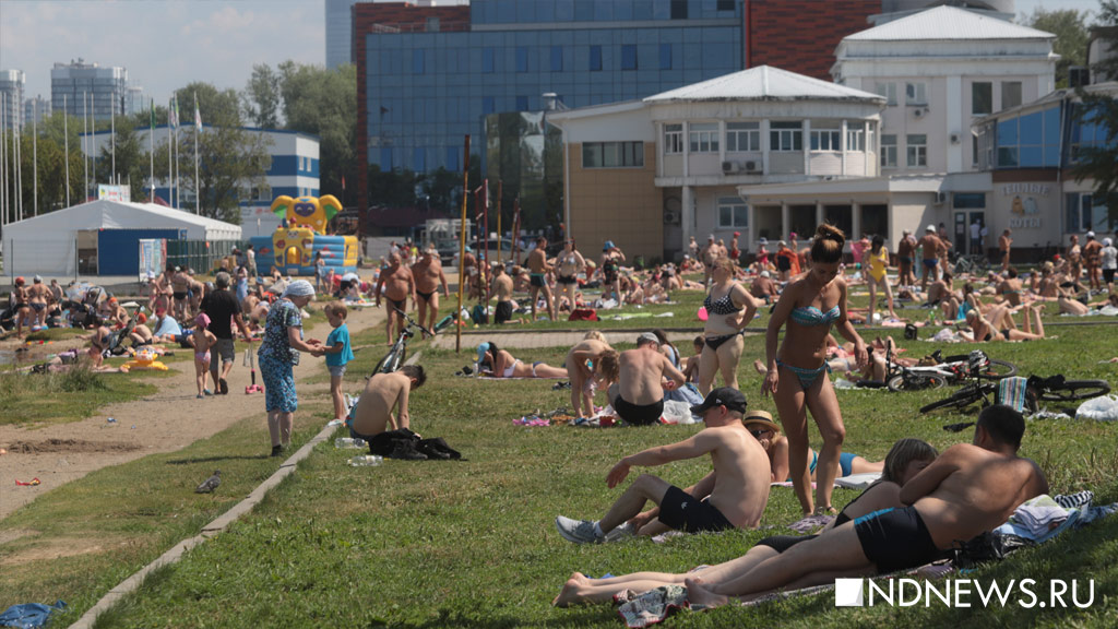Ни масок, ни дистанции – жители Екатеринбурга оккупировали городские пляжи (ФОТО)