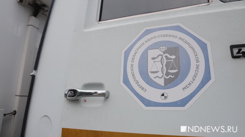 В Екатеринбурге у больницы № 24 установили мобильный морг: «Будем перегонять к 14 больнице, там больше умирают» (ФОТО)