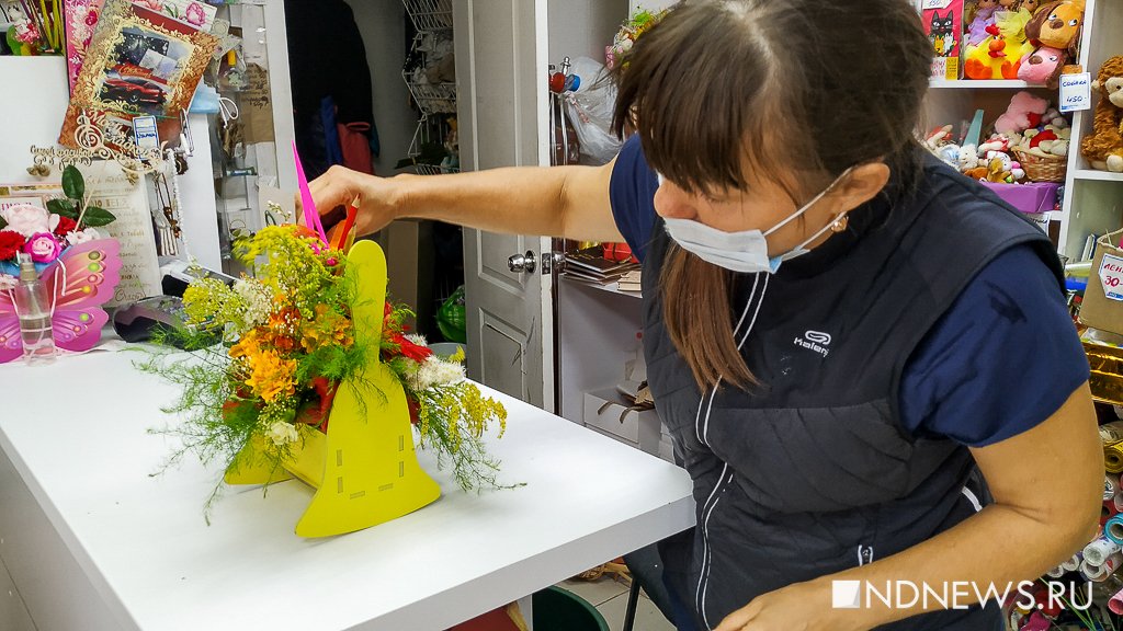 Спрос на цветы для первоклашек не упал в условиях пандемии (ФОТО)